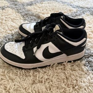 Women’s 7.5 Nike panda dunks